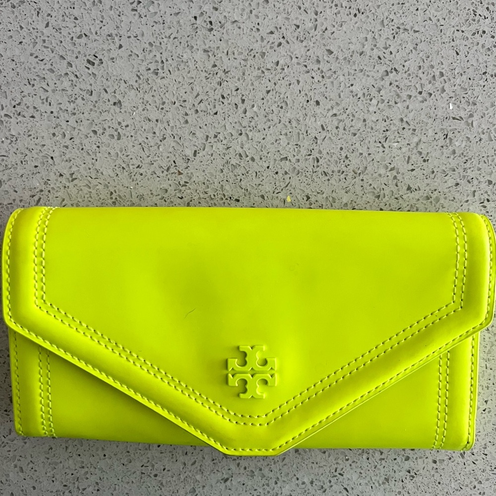 Tory Burch Flap Wallet. Matte leather. Neon Yellow.